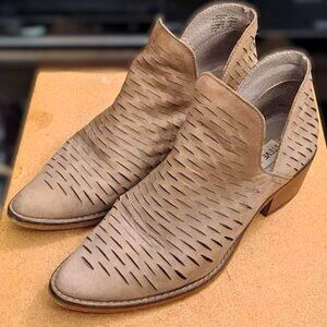 Steve Madden Genuine Leather Ankle Bootie Made in Mexico